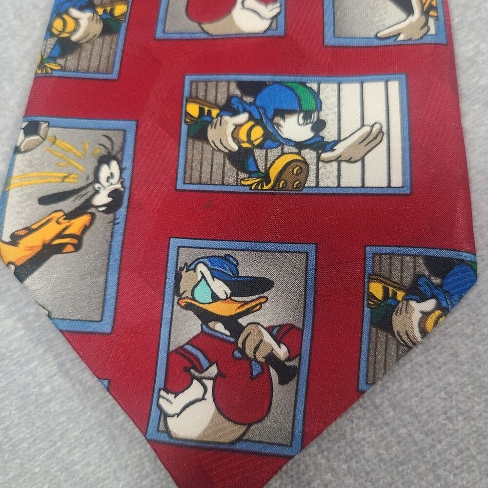 Disney Mickey Unlimited Mens Tie Sports Football Mickey Pluto 60"x 4"